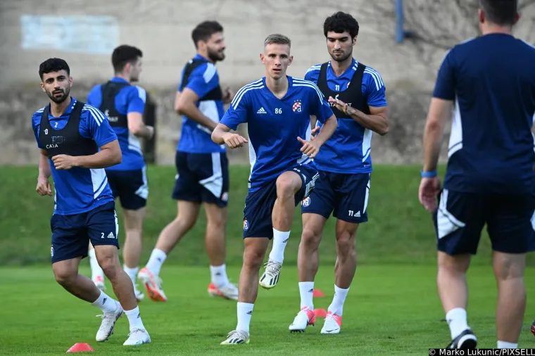 Jakirović odradio prvi trening: Odlično raspoloženje vladalo je među Plavima, nasmijani su bili i neki 'odbačeni' igrači