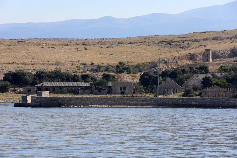 Prepoznajete li ovaj hrvatski otok? Bio je poznat po surovim kažnjeničkim uvjetima, torturama i teškome prisilnom radu