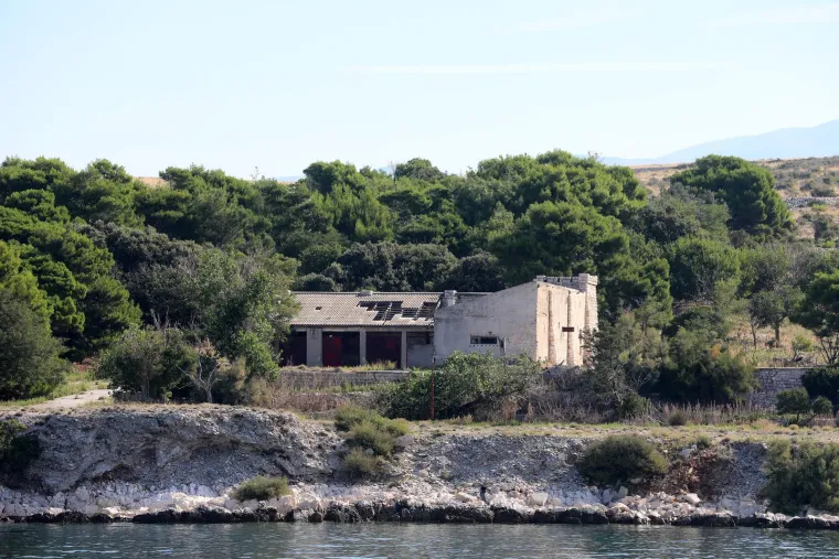 Prepoznajete li ovaj hrvatski otok? Bio je poznat po surovim kažnjeničkim uvjetima, torturama i teškome prisilnom radu