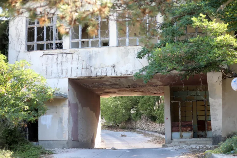 Prepoznajete li ovaj hrvatski otok? Bio je poznat po surovim kažnjeničkim uvjetima, torturama i teškome prisilnom radu
