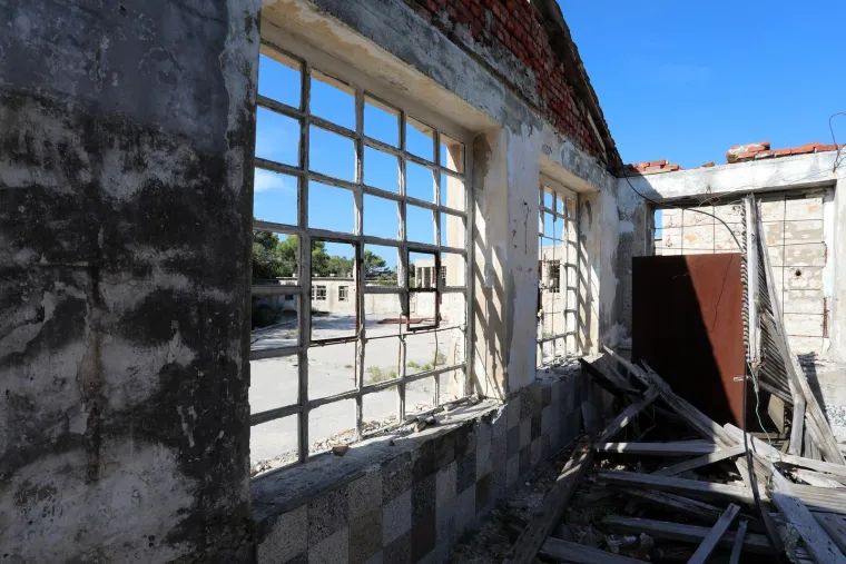 Prepoznajete li ovaj hrvatski otok? Bio je poznat po surovim kažnjeničkim uvjetima, torturama i te&scaron;kome prisilnom radu