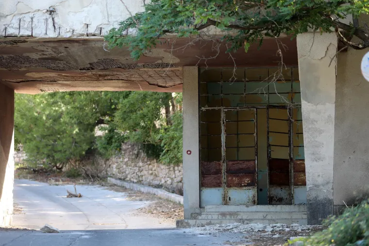 Prepoznajete li ovaj hrvatski otok? Bio je poznat po surovim kažnjeničkim uvjetima, torturama i te&scaron;kome prisilnom radu