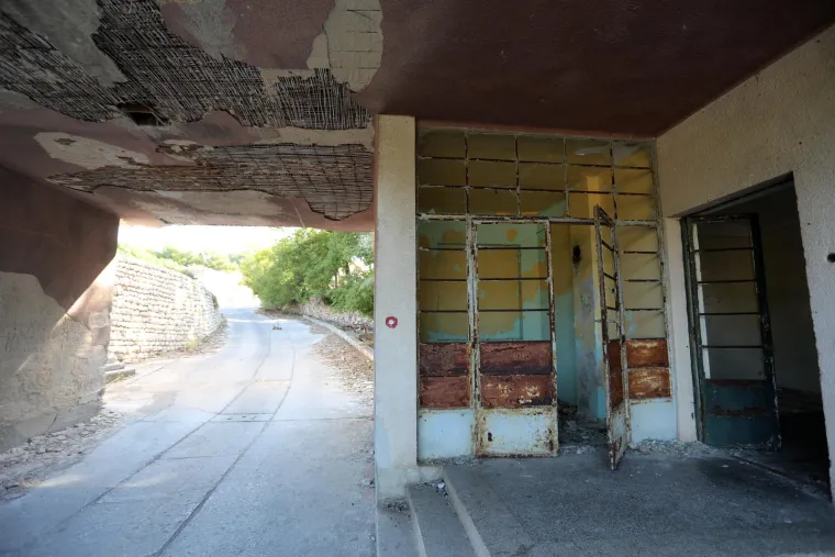 Prepoznajete li ovaj hrvatski otok? Bio je poznat po surovim kažnjeničkim uvjetima, torturama i te&scaron;kome prisilnom radu