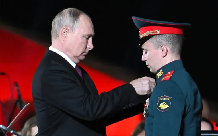 Kod Moskve navodno pao avion s Prigožinom, a gdje je Putin? Odlikovao trupe, sudjelovao na koncertu