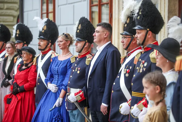 Svi pričaju o Milanovićevoj novoj frizuri: Jel' se predsjednik pomladio ili se ofarbao?