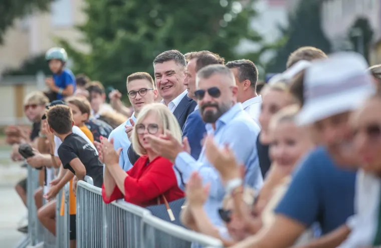 Svi pričaju o Milanovićevoj novoj frizuri: Jel' se predsjednik pomladio ili se ofarbao?