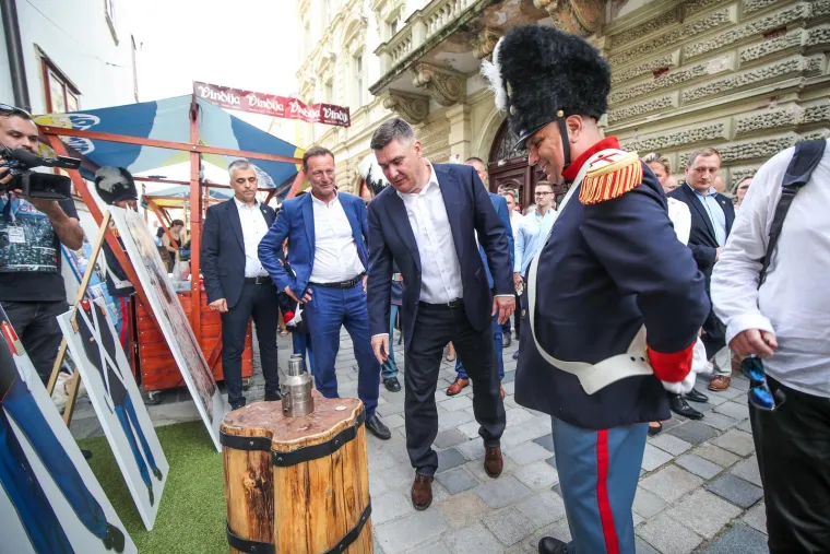 Svi pričaju o Milanovićevoj novoj frizuri: Jel' se predsjednik pomladio ili se ofarbao?