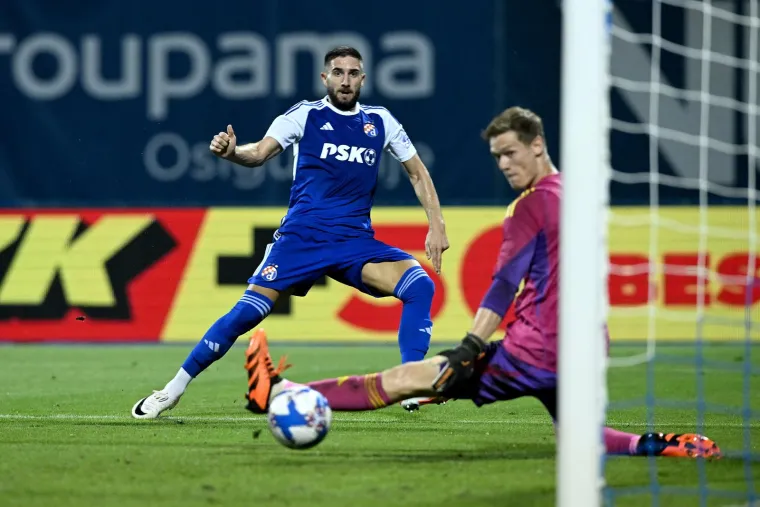 Zagrljaji suigrača, suze i pljesak prema tribinama: Tako je izgledao oproštaj Luke Ivanušeca od Maksimira