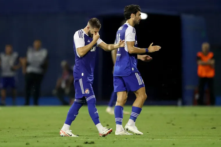 Zagrljaji suigrača, suze i pljesak prema tribinama: Tako je izgledao oproštaj Luke Ivanušeca od Maksimira