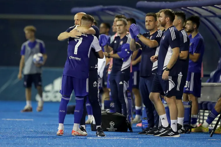 Zagrljaji suigrača, suze i pljesak prema tribinama: Tako je izgledao opro&scaron;taj Luke Ivanu&scaron;eca od Maksimira