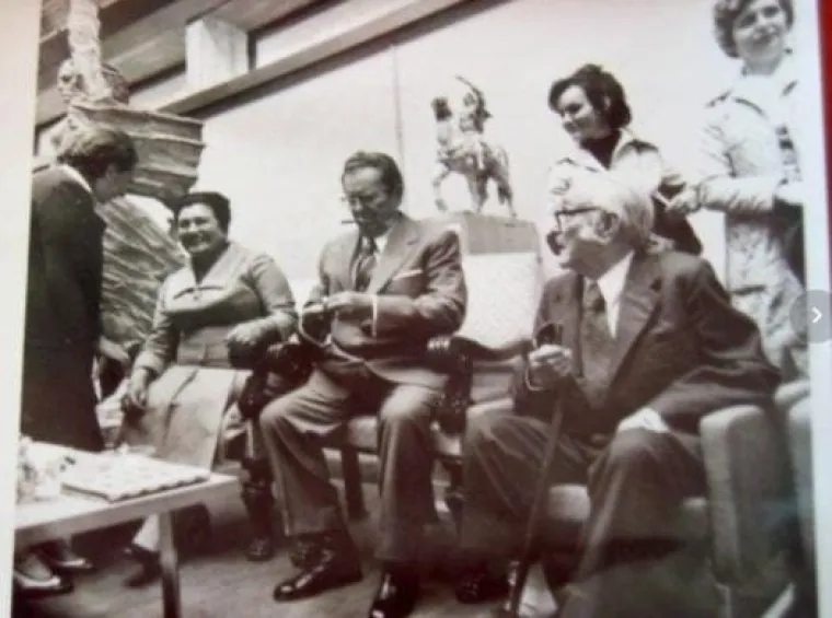 U odjeljku &apos;Razglednice i fotografije&apos; pronašli smo jednu takvu na kojoj je Tito, ali i njegova ljubav, prva dama tadašnje države, Jovanka.