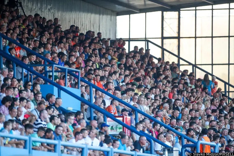 Ovo niste mogli vidjeti na TV-u: Torcida je vrijeđala HNS i imala jako zanimljivu poruku za Dalića