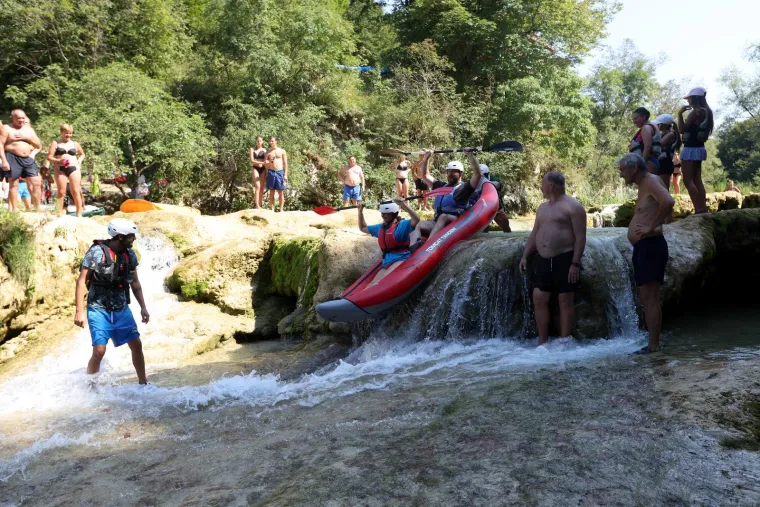 Kakvo more, kakvi bakrači, prava zabava je na ovom mjestu, a i najskeptičnije će razuvjeriti vrući prizori