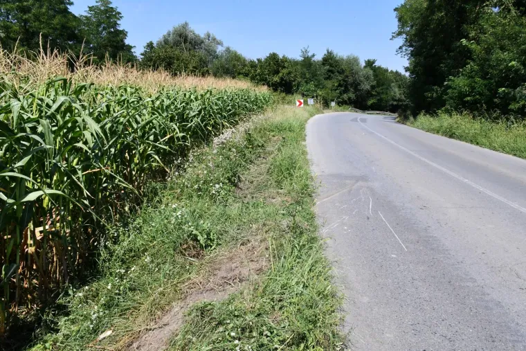 Pogledajte &scaron;okantne prizore nesreće kod Požege: Izazvao sudar, sletio u rijeku i pobjegao, a u autu ostavio ozlijeđene suputnike