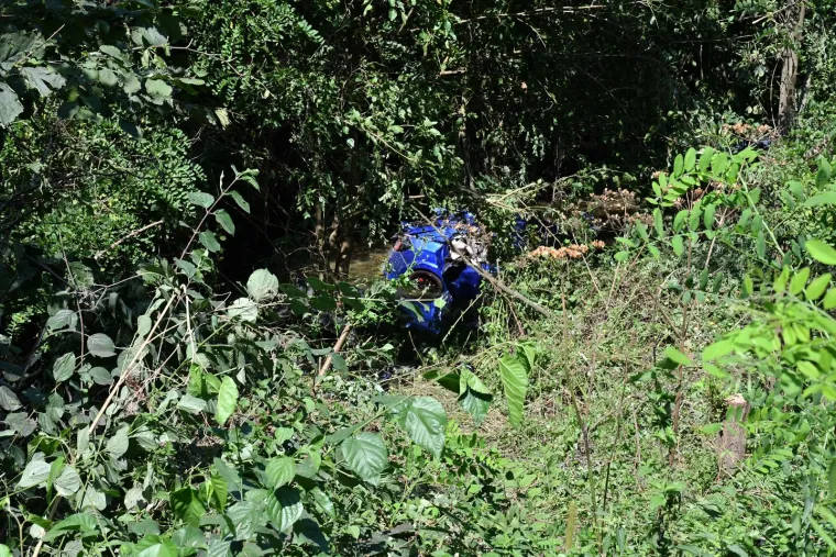 Pogledajte &scaron;okantne prizore nesreće kod Požege: Izazvao sudar, sletio u rijeku i pobjegao, a u autu ostavio ozlijeđene suputnike