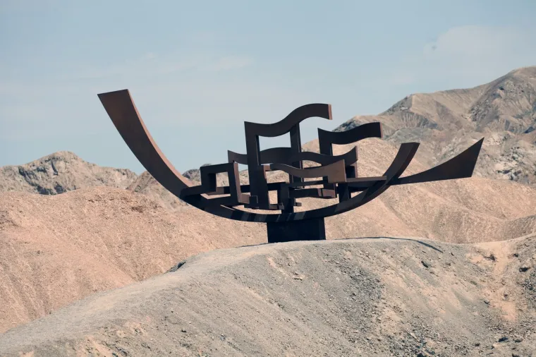 Gigantska beba, car i Noina arka. Ovo su ogromne skulpture od pijeska u pustinji Gobi, kori&scaron;tena i 3D tehnologija