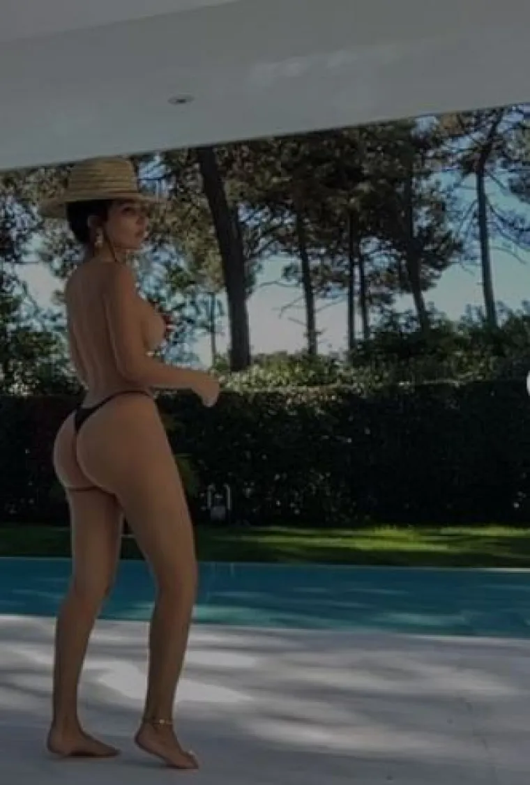 Pomislili ste da je ovo Kim Kardashian? Sličnost s najpoznatijom starletom mudro je unovčila: 'Ma nisam ja to radi nje...'