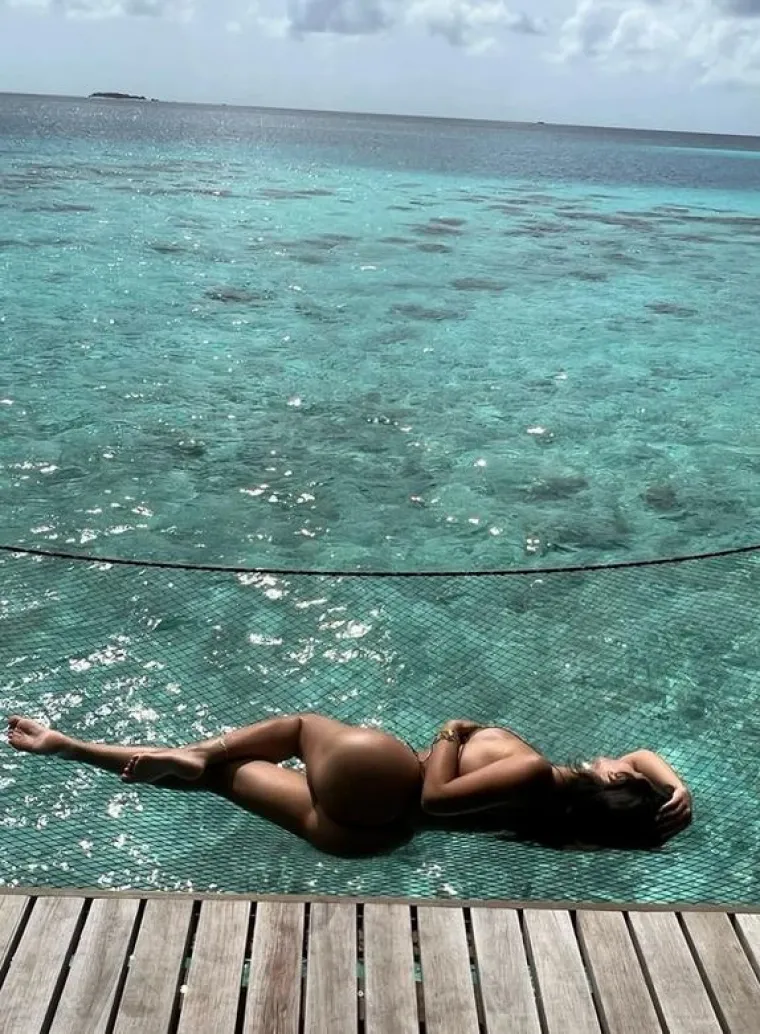 Pomislili ste da je ovo Kim Kardashian? Sličnost s najpoznatijom starletom mudro je unovčila: 'Ma nisam ja to radi nje...'