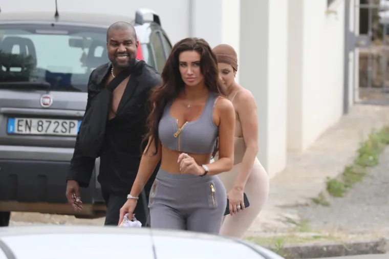 Kanye West opet &scaron;okira: Teturao bos, s bocom vina u ruci. Suprugu je opet natjerao da paradira gotovo gola?!