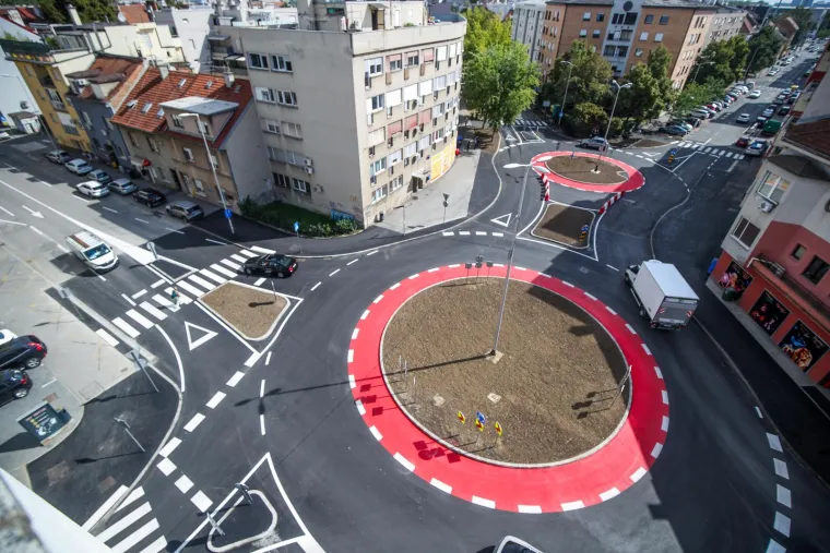  29.08.2023., Zagreb -  Otvorena je obnovljena prometnica i dva kružna toka u sklopu rekonstrukcije raskrižja Nova cesta - Kranjčeviceva - Božidara Adžije,