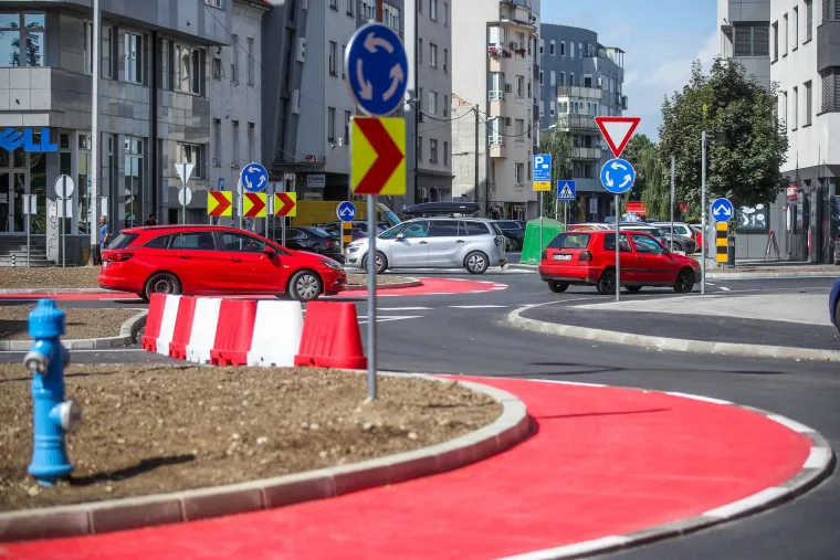  29.08.2023., Zagreb -  Otvorena je obnovljena prometnica i dva kružna toka u sklopu rekonstrukcije raskrižja Nova cesta - Kranjčeviceva - Božidara Adžije,