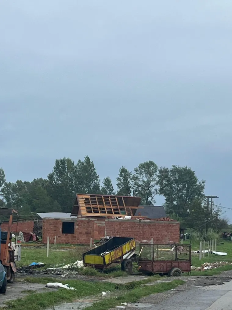 Nevrijeme pogodilo i Sisak: Vjetar skidao krovove s kuća, na terenu i HEP