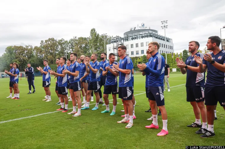 Ludnica na treningu Dinama, Boysi su napravili '&scaron;ou', ali jeste li primijetili gestu kapetana Petkovića? Odu&scaron;evio je sve!