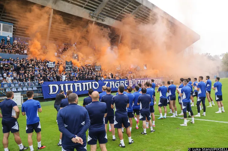 Ludnica na treningu Dinama, Boysi su napravili '&scaron;ou', ali jeste li primijetili gestu kapetana Petkovića? Odu&scaron;evio je sve!