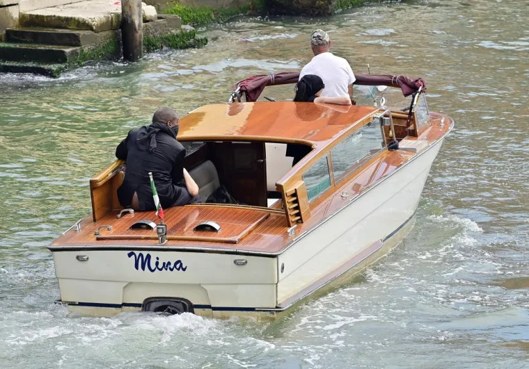 Kanye i njegova ženica režirali novi skandal: Reper maramom skrivao lice, ali je zato cijelom svijetu ponosno pokazao guzicu