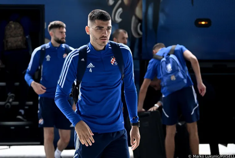 Dinamovci nasmije&scaron;eni pred polazak u Prag, ali &scaron;to se to nalazi na licu Dinamovog stopera?!