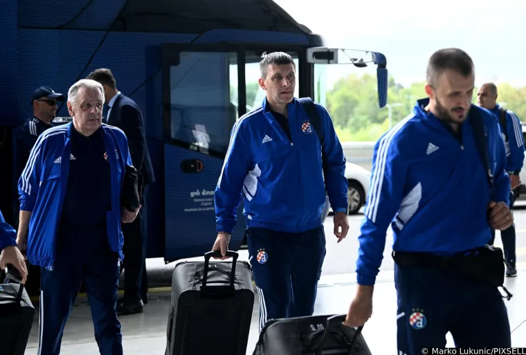Dinamovci nasmije&scaron;eni pred polazak u Prag, ali &scaron;to se to nalazi na licu Dinamovog stopera?!