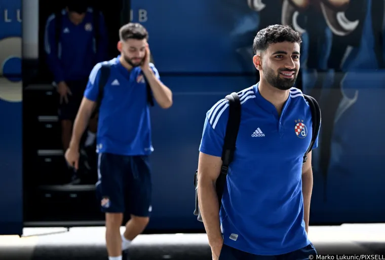 Dinamovci nasmije&scaron;eni pred polazak u Prag, ali &scaron;to se to nalazi na licu Dinamovog stopera?!