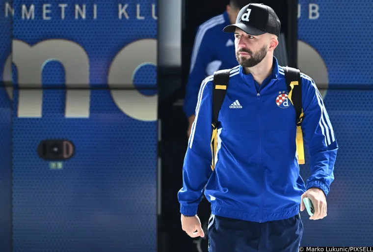 Dinamovci nasmije&scaron;eni pred polazak u Prag, ali &scaron;to se to nalazi na licu Dinamovog stopera?!