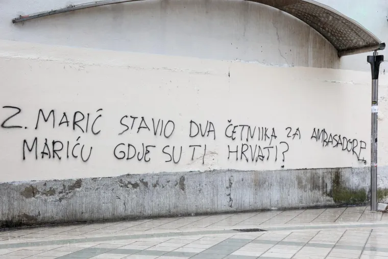 Pogledajte gnjusne poruke koje su osvanule u Splitu upućene bivšem kapetanu Vatrenih