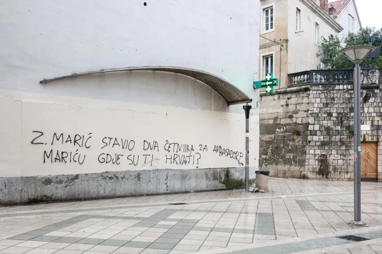 Pogledajte gnjusne poruke koje su osvanule u Splitu upućene bivšem kapetanu Vatrenih
