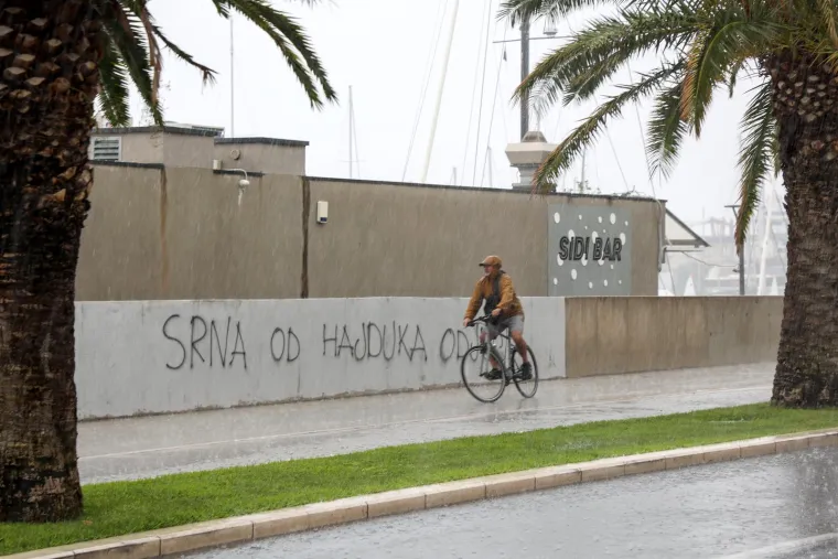 Pogledajte gnjusne poruke koje su osvanule u Splitu upućene bivšem kapetanu Vatrenih