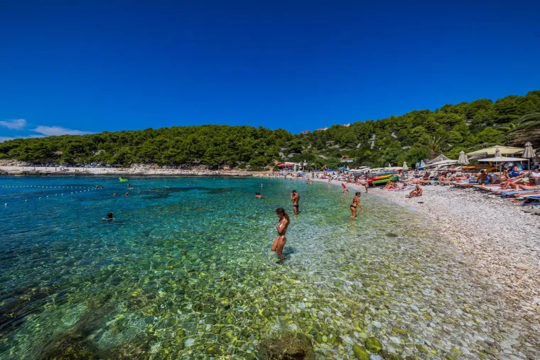 Jo&scaron; jedan biser Jadrana: Pogledajte ove fotografije, mnogi bi rekli - raj na zemlji! Ovaj na&scaron; otok obiđete u 600 koraka
