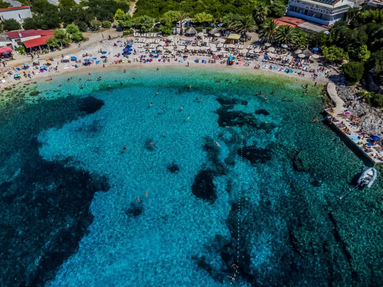 Jo&scaron; jedan biser Jadrana: Pogledajte ove fotografije, mnogi bi rekli - raj na zemlji! Ovaj na&scaron; otok obiđete u 600 koraka