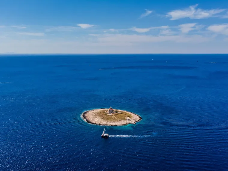 Jo&scaron; jedan biser Jadrana: Pogledajte ove fotografije, mnogi bi rekli - raj na zemlji! Ovaj na&scaron; otok obiđete u 600 koraka
