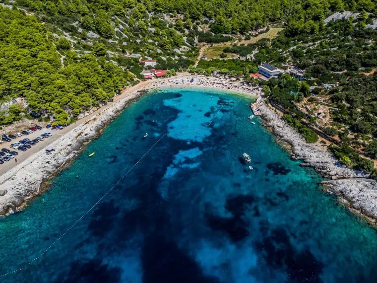 Jo&scaron; jedan biser Jadrana: Pogledajte ove fotografije, mnogi bi rekli - raj na zemlji! Ovaj na&scaron; otok obiđete u 600 koraka