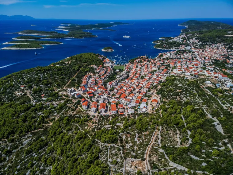 Jo&scaron; jedan biser Jadrana: Pogledajte ove fotografije, mnogi bi rekli - raj na zemlji! Ovaj na&scaron; otok obiđete u 600 koraka