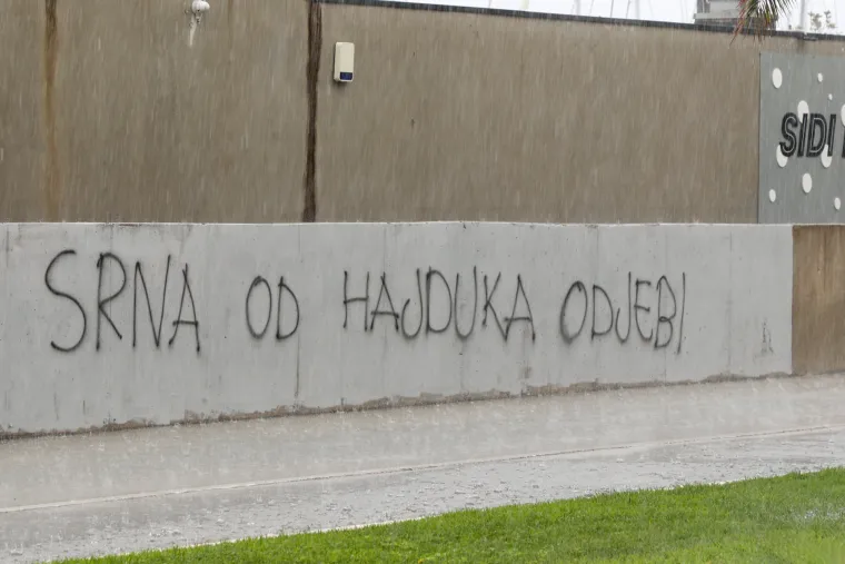 Pogledajte gnjusne poruke protiv Srne i Marića koje su osvanule u Splitu