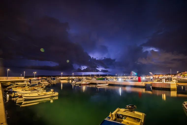 Zadivljujuće fotografije! Pogledajte kako izgleda olujno nebo nad Dalmacijom