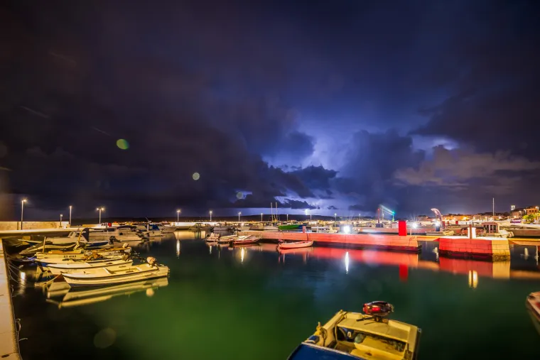 Zadivljujuće fotografije! Pogledajte kako izgleda olujno nebo nad Dalmacijom