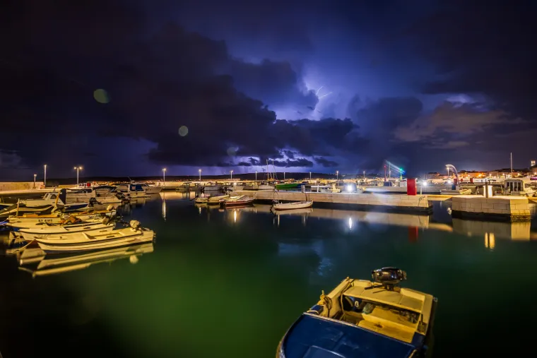 Zadivljujuće fotografije! Pogledajte kako izgleda olujno nebo nad Dalmacijom