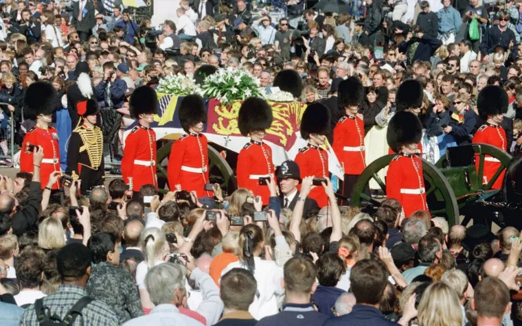 Bila je ikona dobrote i lijepa kao san, a nesretna do bola: Na dana&scaron;nji dan poginula je 'kraljica srca'