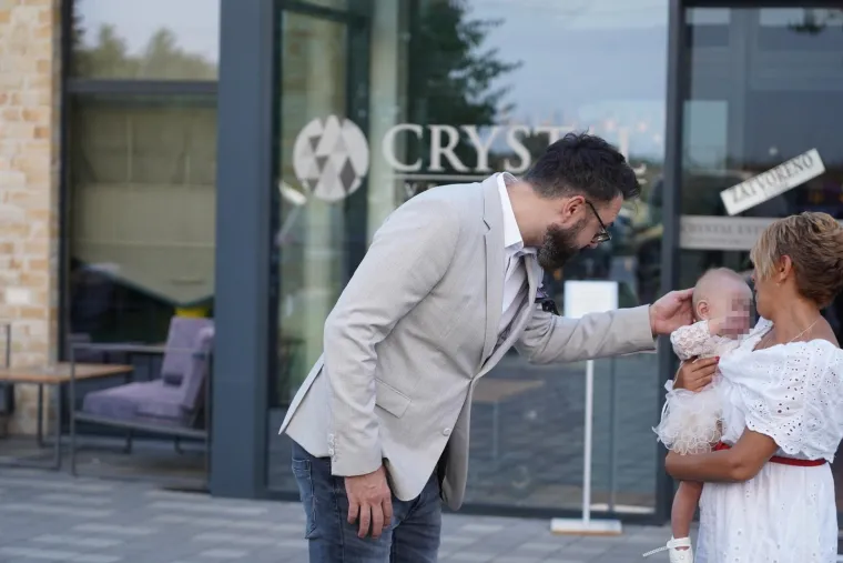 Cure detalji sa svadbe Darka Lazića: Vozili se u 'pili' vrijednoj milijun eura, rezali tortu na sedam katova, a do&scaron;ao im je i Petar Gra&scaron;o