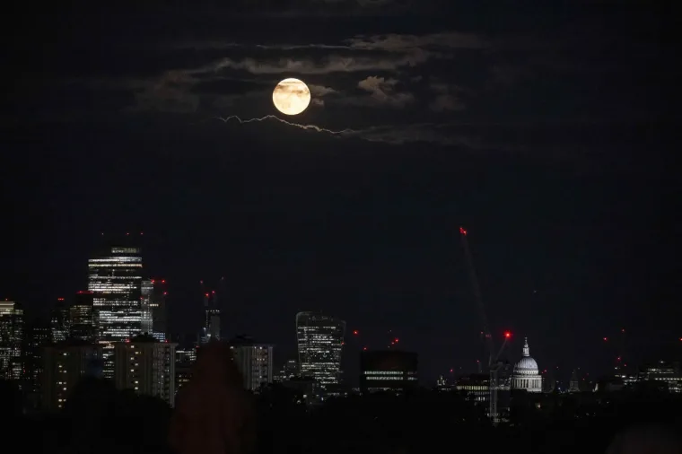 Plavi supermjesec u Londonu