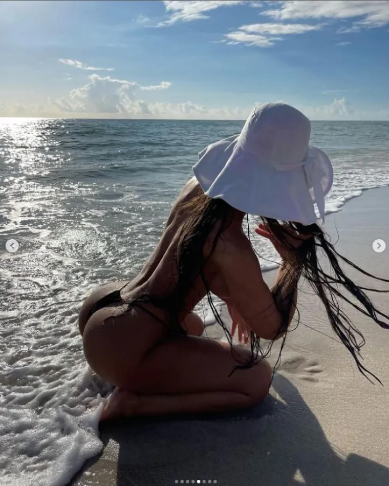 Stanija oti&scaron;la korak dalje: Osvanula je gotovo gola, a onda je složila vatreni &scaron;ou na sve četiri