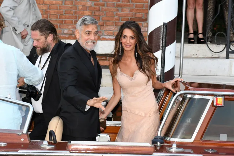 Vrijeme je stalo kad su se pojavili George i Amal Clooney: Ona lijepa i pametna, a on brižan, pažljiv i prezgodan